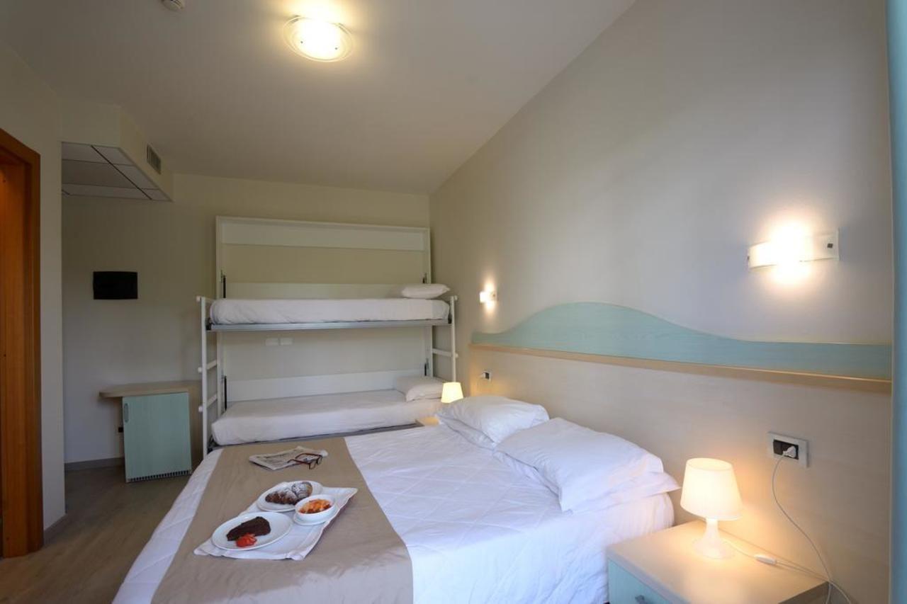 Hotel Salus Lignano Sabbiadoro Buitenkant foto