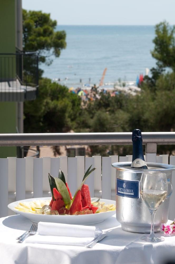 Hotel Salus Lignano Sabbiadoro Buitenkant foto