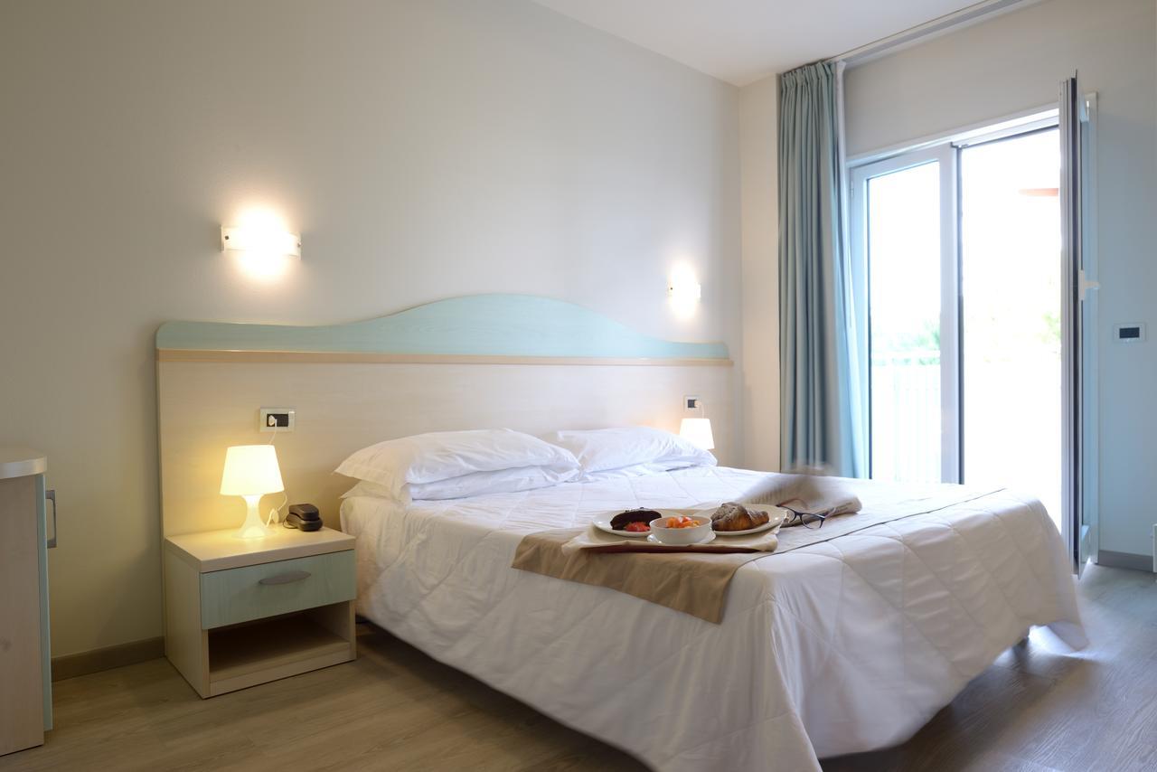 Hotel Salus Lignano Sabbiadoro Buitenkant foto