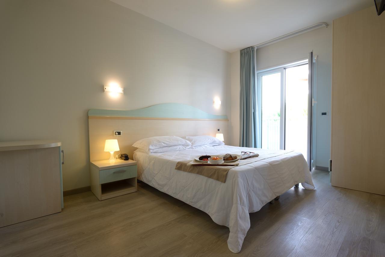 Hotel Salus Lignano Sabbiadoro Buitenkant foto
