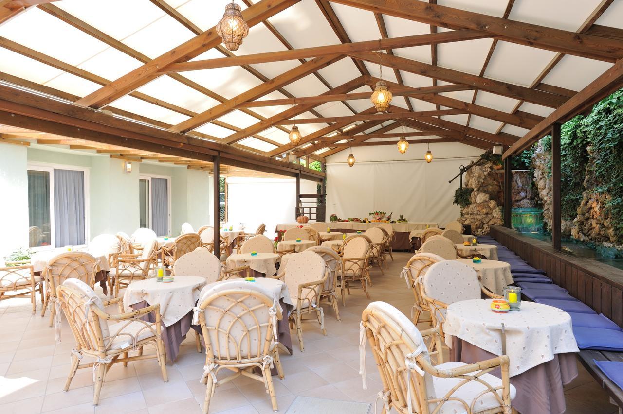 Hotel Salus Lignano Sabbiadoro Buitenkant foto