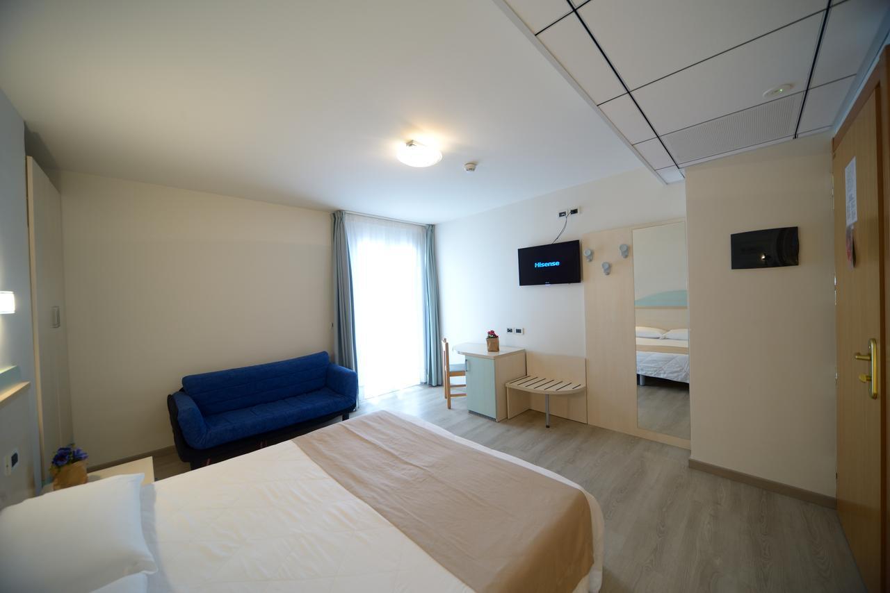 Hotel Salus Lignano Sabbiadoro Buitenkant foto