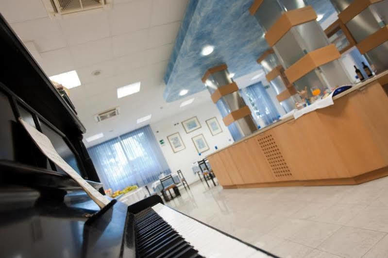 Hotel Salus Lignano Sabbiadoro Buitenkant foto