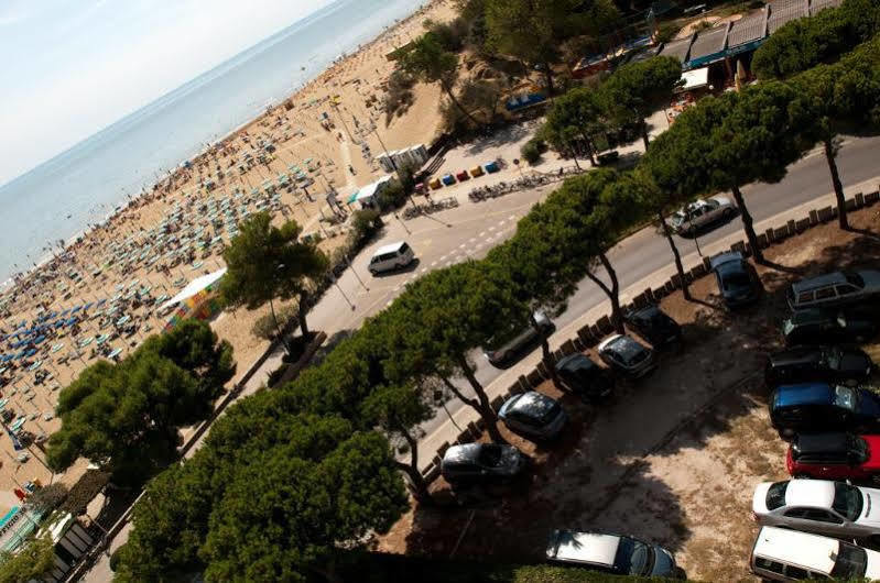 Hotel Salus Lignano Sabbiadoro Buitenkant foto