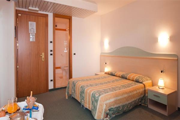 Hotel Salus Lignano Sabbiadoro Buitenkant foto